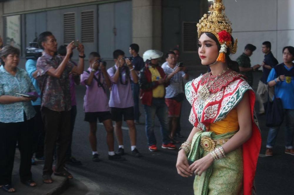 สุดอลังการ!!พาเหรดโรงเรียนชายล้วนชื่อดังย่านเอกมัย!!เท่ๆทั้งนั้น
