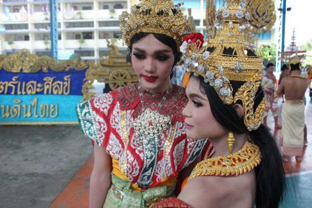 สุดอลังการ!!พาเหรดโรงเรียนชายล้วนชื่อดังย่านเอกมัย!!เท่ๆทั้งนั้น