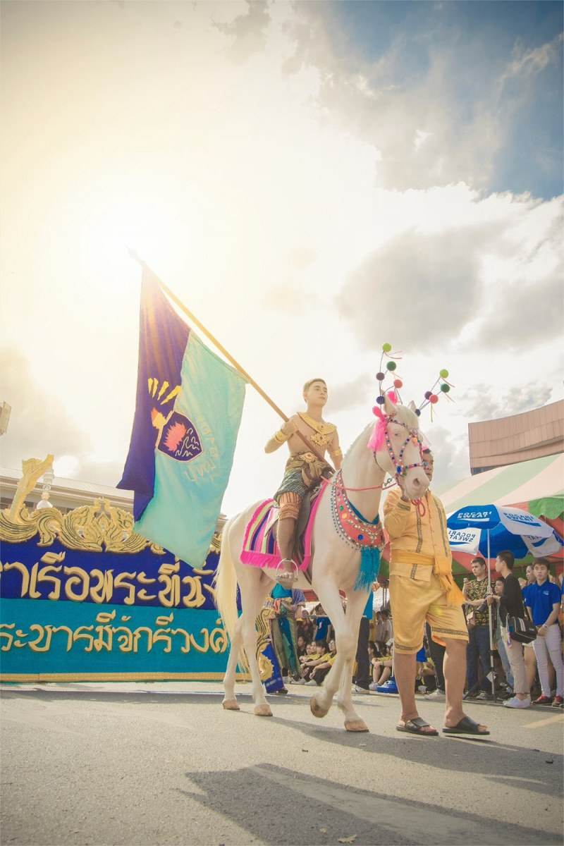 สุดอลังการ!!พาเหรดโรงเรียนชายล้วนชื่อดังย่านเอกมัย!!เท่ๆทั้งนั้น