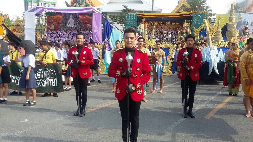 สุดอลังการ!!พาเหรดโรงเรียนชายล้วนชื่อดังย่านเอกมัย!!เท่ๆทั้งนั้น
