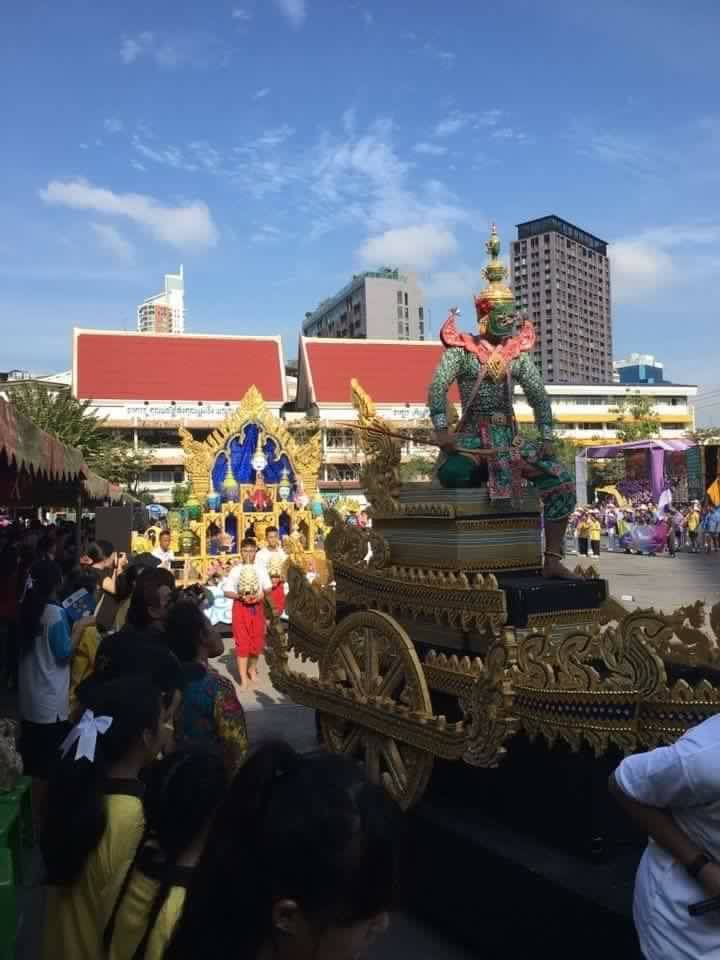 สุดอลังการ!!พาเหรดโรงเรียนชายล้วนชื่อดังย่านเอกมัย!!เท่ๆทั้งนั้น