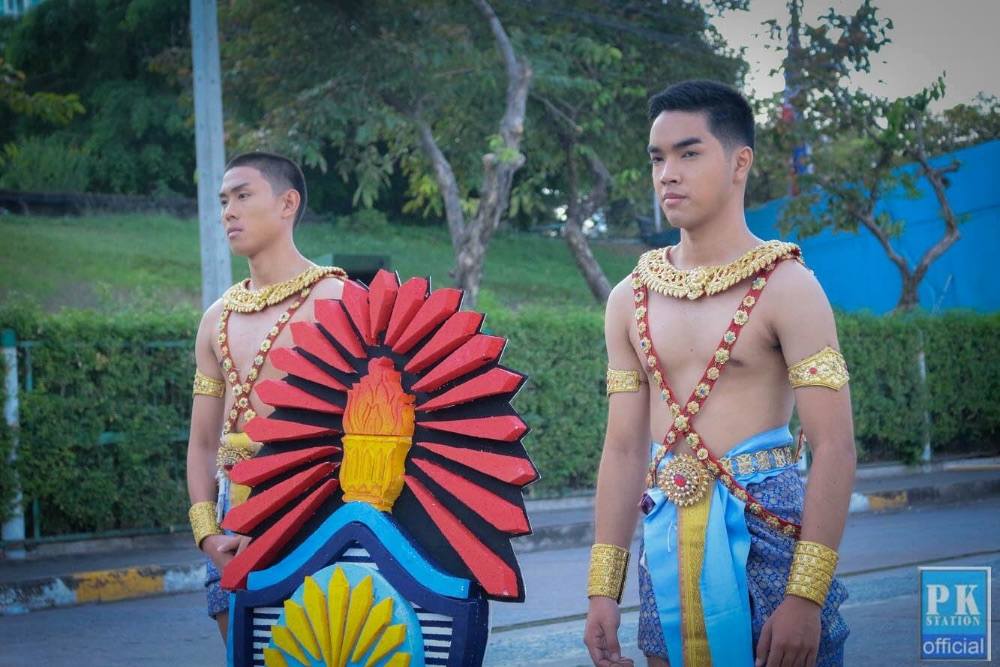 สุดอลังการ!!พาเหรดโรงเรียนชายล้วนชื่อดังย่านเอกมัย!!เท่ๆทั้งนั้น
