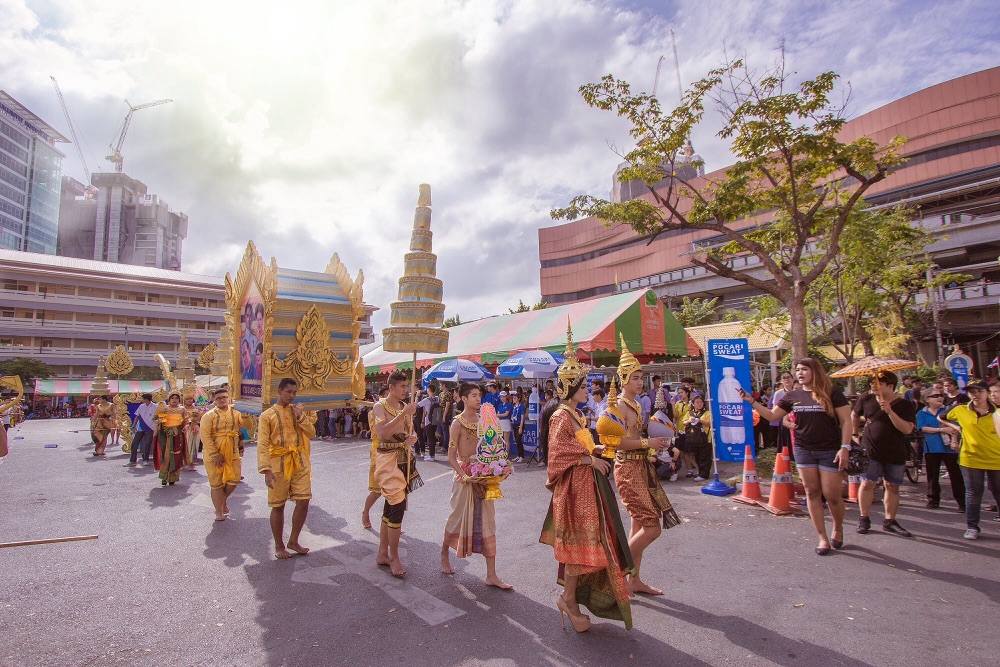 สุดอลังการ!!พาเหรดโรงเรียนชายล้วนชื่อดังย่านเอกมัย!!เท่ๆทั้งนั้น