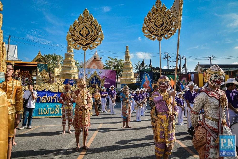 สุดอลังการ!!พาเหรดโรงเรียนชายล้วนชื่อดังย่านเอกมัย!!เท่ๆทั้งนั้น