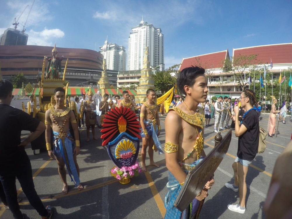 สุดอลังการ!!พาเหรดโรงเรียนชายล้วนชื่อดังย่านเอกมัย!!เท่ๆทั้งนั้น