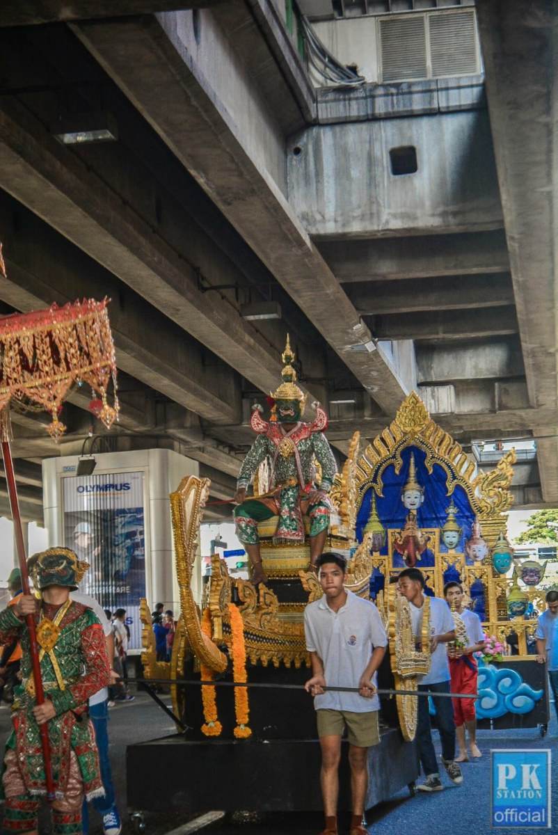 สุดอลังการ!!พาเหรดโรงเรียนชายล้วนชื่อดังย่านเอกมัย!!เท่ๆทั้งนั้น