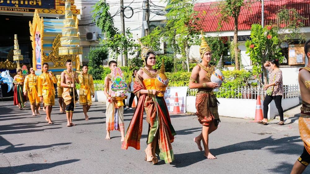 สุดอลังการ!!พาเหรดโรงเรียนชายล้วนชื่อดังย่านเอกมัย!!เท่ๆทั้งนั้น