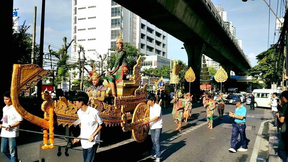 สุดอลังการ!!พาเหรดโรงเรียนชายล้วนชื่อดังย่านเอกมัย!!เท่ๆทั้งนั้น