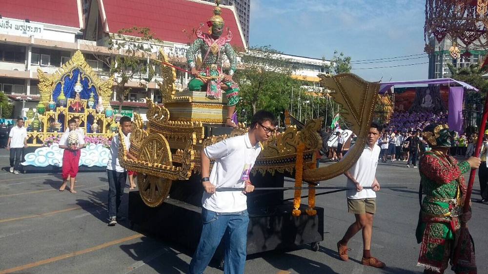 สุดอลังการ!!พาเหรดโรงเรียนชายล้วนชื่อดังย่านเอกมัย!!เท่ๆทั้งนั้น