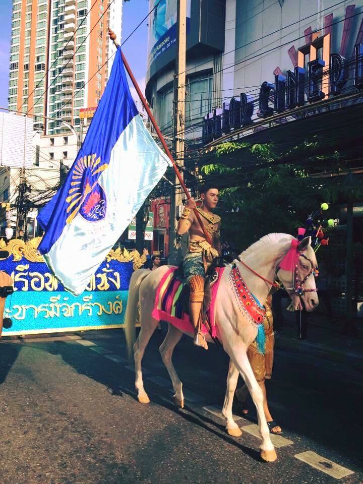 สุดอลังการ!!พาเหรดโรงเรียนชายล้วนชื่อดังย่านเอกมัย!!เท่ๆทั้งนั้น
