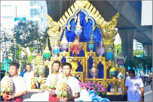 สุดอลังการ!!พาเหรดโรงเรียนชายล้วนชื่อดังย่านเอกมัย!!เท่ๆทั้งนั้น