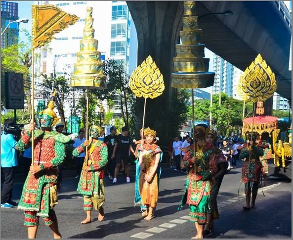 สุดอลังการ!!พาเหรดโรงเรียนชายล้วนชื่อดังย่านเอกมัย!!เท่ๆทั้งนั้น