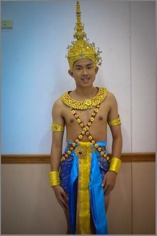 สุดอลังการ!!พาเหรดโรงเรียนชายล้วนชื่อดังย่านเอกมัย!!เท่ๆทั้งนั้น