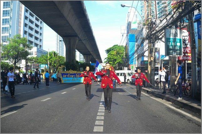สุดอลังการ!!พาเหรดโรงเรียนชายล้วนชื่อดังย่านเอกมัย!!เท่ๆทั้งนั้น