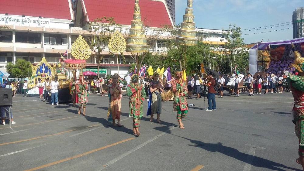 สุดอลังการ!!พาเหรดโรงเรียนชายล้วนชื่อดังย่านเอกมัย!!เท่ๆทั้งนั้น