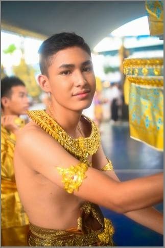 สุดอลังการ!!พาเหรดโรงเรียนชายล้วนชื่อดังย่านเอกมัย!!เท่ๆทั้งนั้น