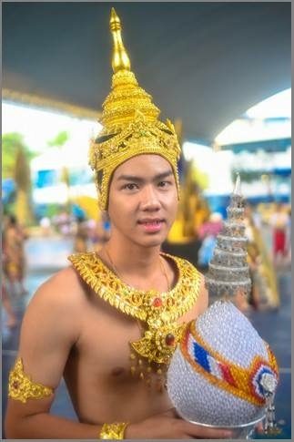 สุดอลังการ!!พาเหรดโรงเรียนชายล้วนชื่อดังย่านเอกมัย!!เท่ๆทั้งนั้น