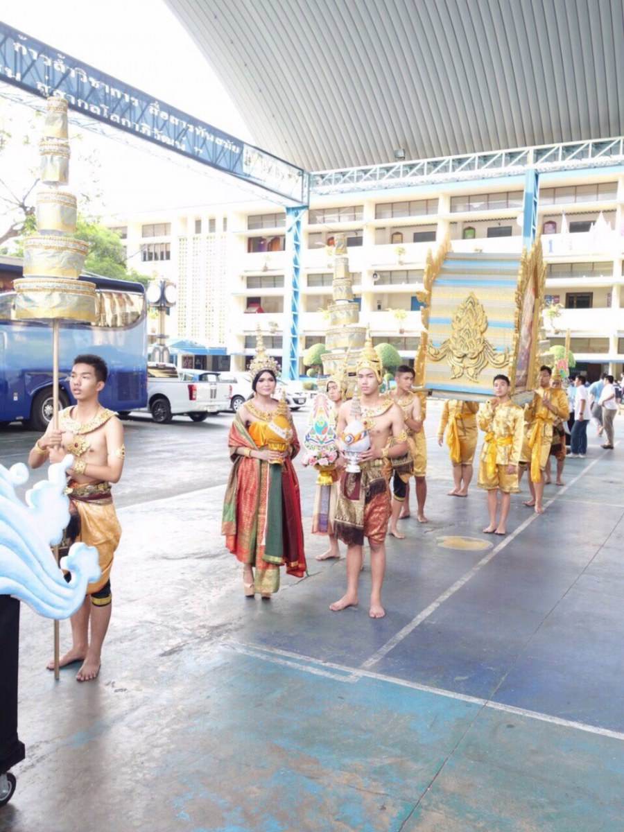 สุดอลังการ!!พาเหรดโรงเรียนชายล้วนชื่อดังย่านเอกมัย!!เท่ๆทั้งนั้น