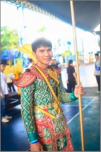 สุดอลังการ!!พาเหรดโรงเรียนชายล้วนชื่อดังย่านเอกมัย!!เท่ๆทั้งนั้น