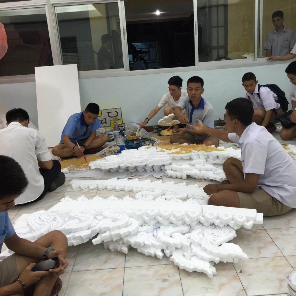 สุดอลังการ!!พาเหรดโรงเรียนชายล้วนชื่อดังย่านเอกมัย!!เท่ๆทั้งนั้น