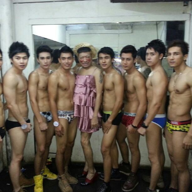 "ไข่มุก ซุปตาร์ (หน้าผี)" นางโชว์คิวทอง..ชีวิตนางดี๊ดี!!