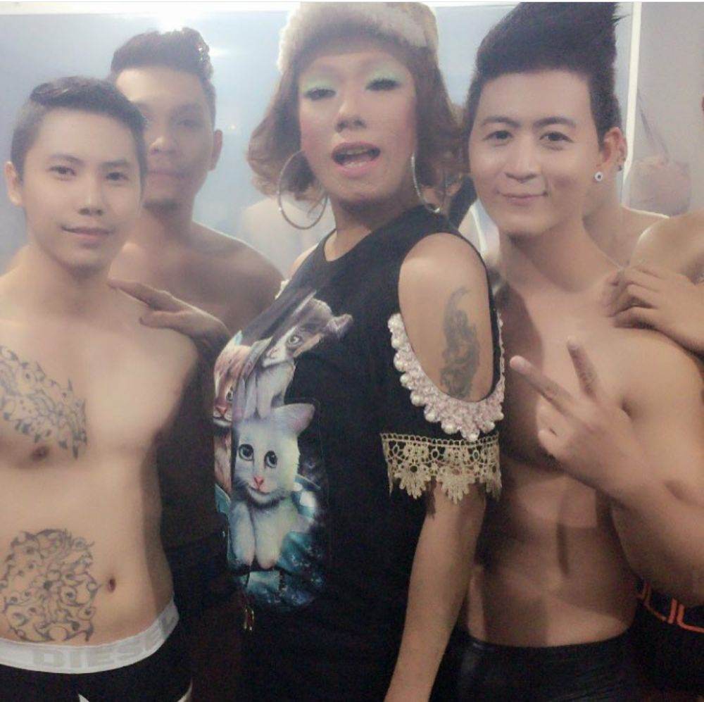 "ไข่มุก ซุปตาร์ (หน้าผี)" นางโชว์คิวทอง..ชีวิตนางดี๊ดี!!
