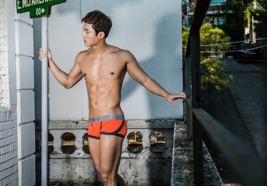 ถอดโชว์เรือนร่าง 980 - I Can't Be Myself