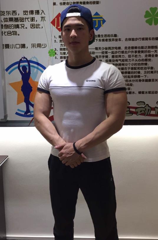 ตี๋หล่อกล้ามแน่น