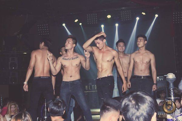 นายแบบแซ่บๆ ผับที่ฮานอย (เวียดนาม)