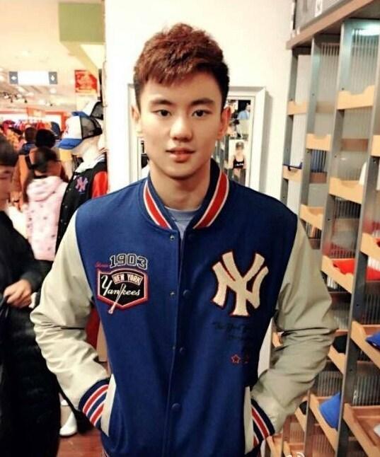 Ning ze tao หน้าตาดี กีฬาเด่น ขี้เล่น รักสัตว์