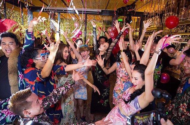 อั้ม พัชราภา สวย เจิด คลาสซี่ @Birthday Party Flowers Theme