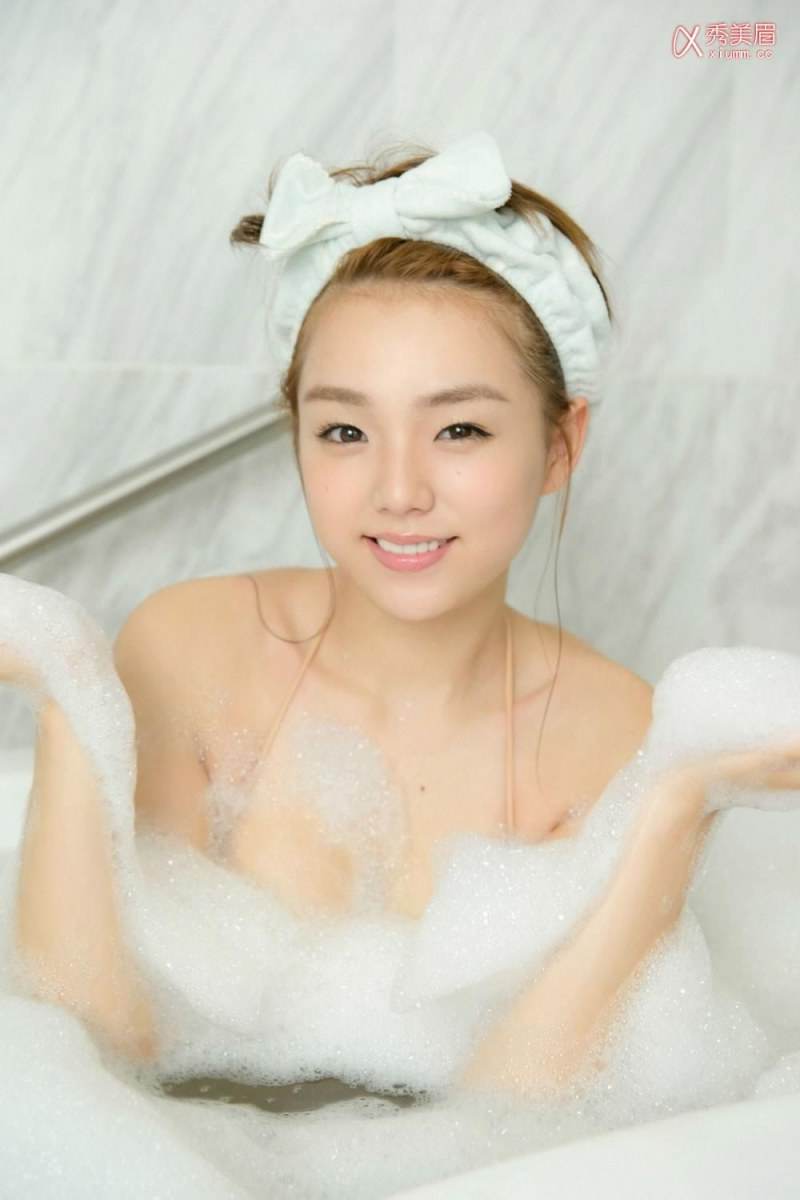 Ai Shinozaki หน้าเด็กๆ แต่ไม่เล็กนะคะ