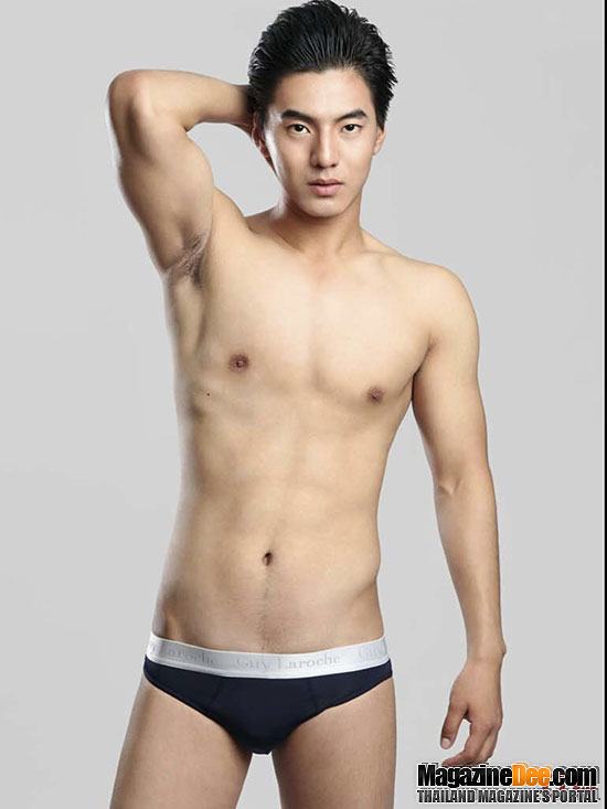 หนุ่มหน้าท้องเนียน