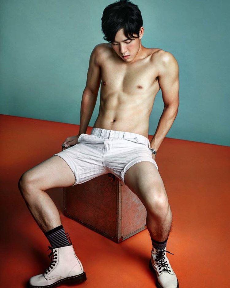 ซูมภาพให้ชัดเจน..หล่อน่ากินทั้งนั้น