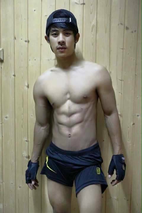 ซูมภาพให้ชัดเจน..หล่อน่ากินทั้งนั้น