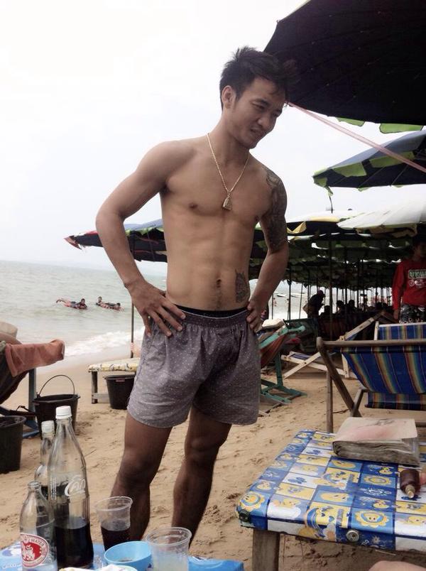 ซูมภาพให้ชัดเจน..หล่อน่ากินทั้งนั้น