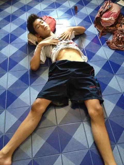 ซูมภาพให้ชัดเจน..หล่อน่ากินทั้งนั้น