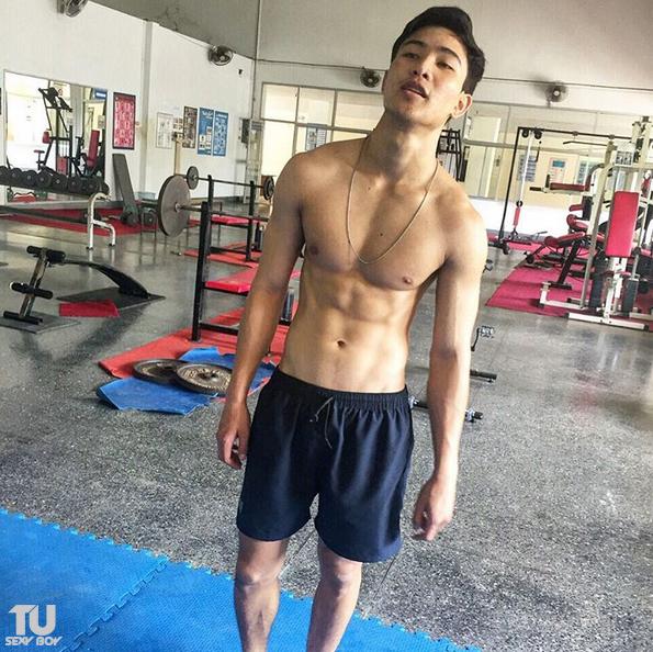 ซูมภาพให้ชัดเจน..หล่อน่ากินทั้งนั้น