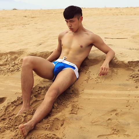 ซูมภาพให้ชัดเจน..หล่อน่ากินทั้งนั้น