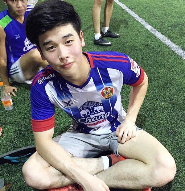 ซูมภาพให้ชัดเจน..หล่อน่ากินทั้งนั้น