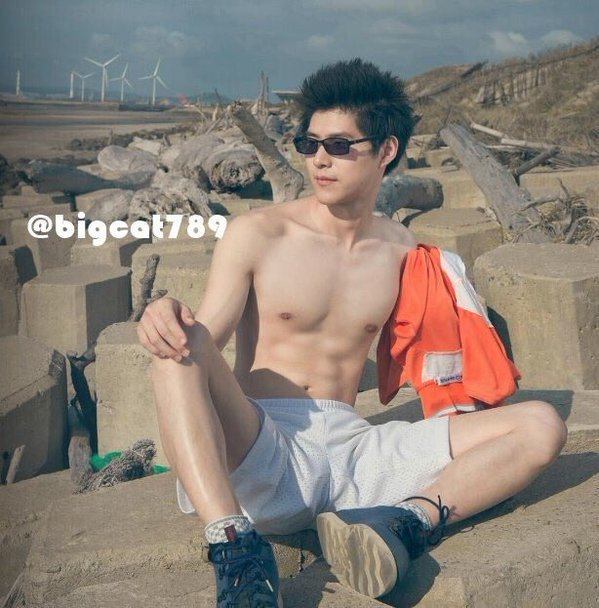 ซูมภาพให้ชัดเจน..หล่อน่ากินทั้งนั้น