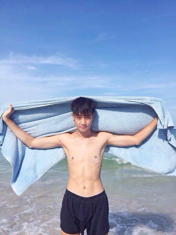 ซูมภาพให้ชัดเจน..หล่อน่ากินทั้งนั้น