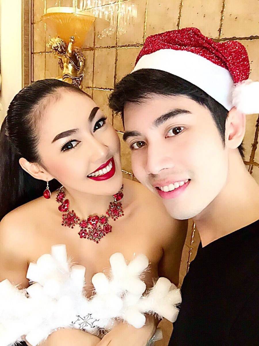 หวือหวา ส่งท้ายปี เก๋ เลเดอเรอร์ ส่งความสุขภาพเซต Sexy Christmas