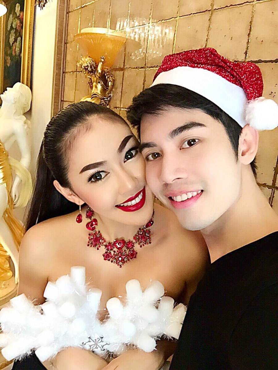 หวือหวา ส่งท้ายปี เก๋ เลเดอเรอร์ ส่งความสุขภาพเซต Sexy Christmas