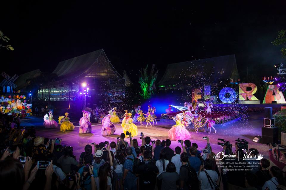 ประมวลภาพงานอลังการฟลอร่าคาร์นิวัล(ขบวนพาเหรด) ณ เพลาเพลิน บุรีรัมย์
