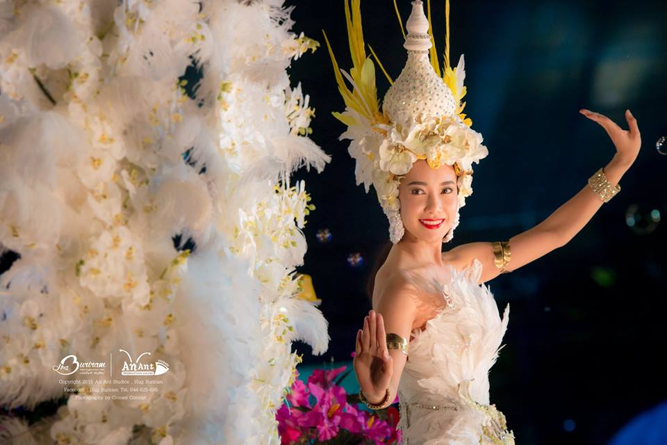 ประมวลภาพงานอลังการฟลอร่าคาร์นิวัล(ขบวนพาเหรด) ณ เพลาเพลิน บุรีรัมย์