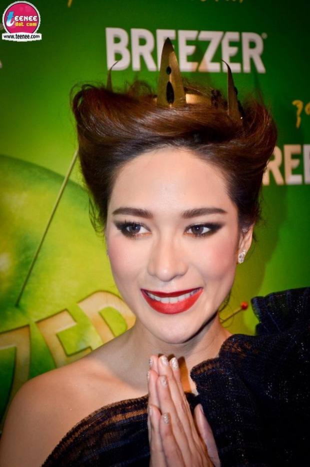 นี่แหละ!! ชุดที่ พลอย เฌอมาลย์ ไม่ยอมขึ้นเวที Star Theque GTH 11 ปีแสงคอนเสิร์ต โป๊มั้ยดูเอา?