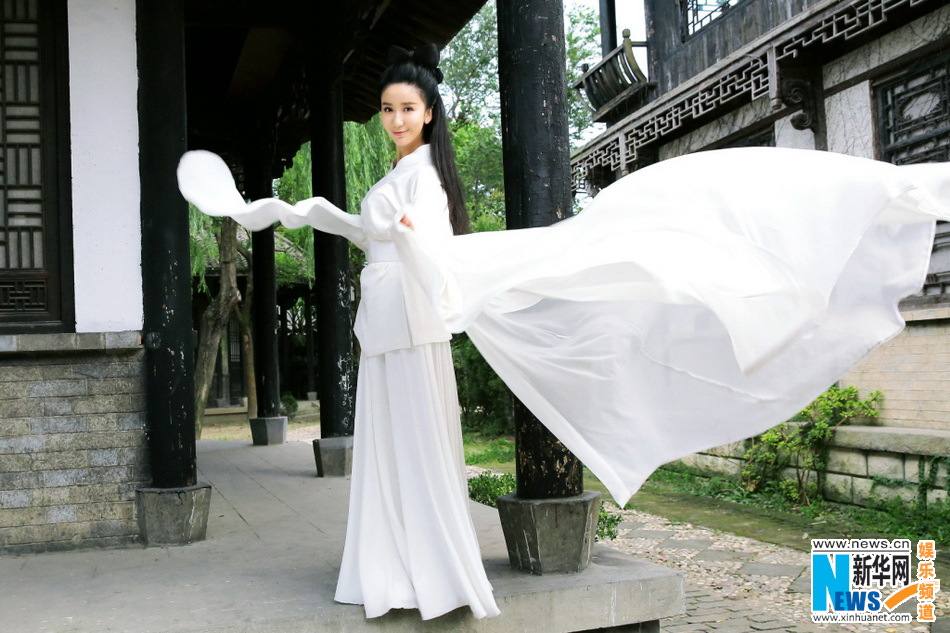 Lou Yi Xiao ถ่ายแบบ Nie Xiaoqian