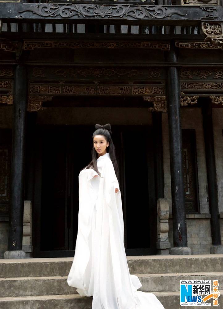 Lou Yi Xiao ถ่ายแบบ Nie Xiaoqian