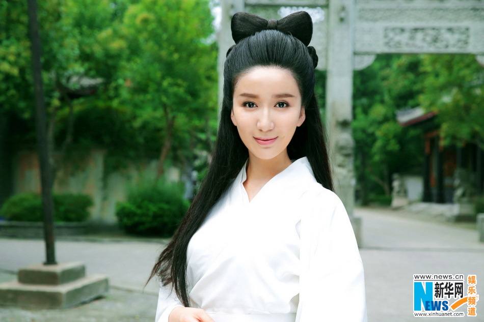 Lou Yi Xiao ถ่ายแบบ Nie Xiaoqian